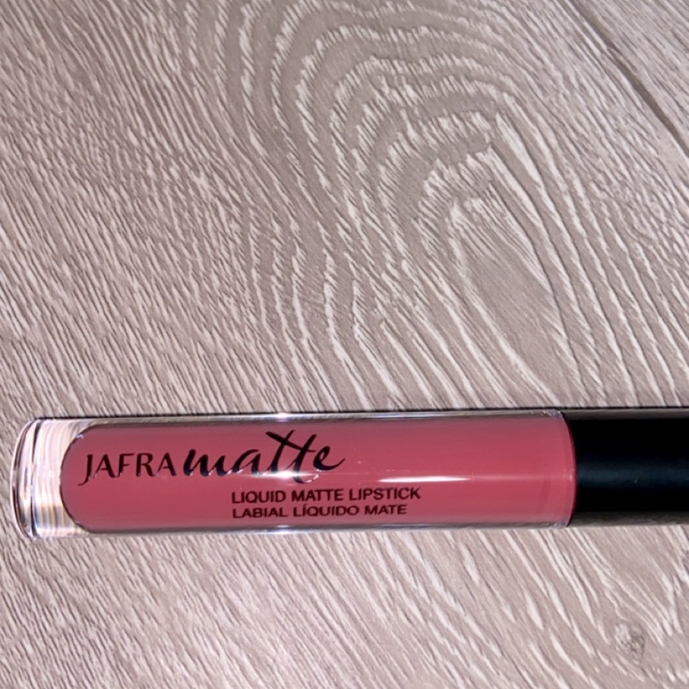 Hello, I’m selling 5 lipsticks for 15 each.